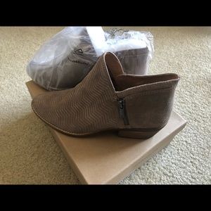 Lucky brand tan/ brown suede bootie.